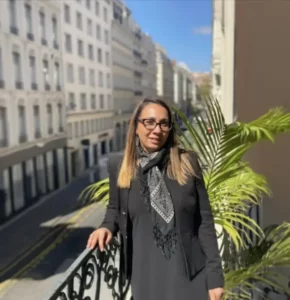 Portrait de Katia Salmi, courtière en crédit immobilier à Lyon