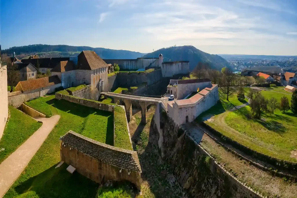 Vue depuis l'ancienne citadelle de la ville de Besançon
