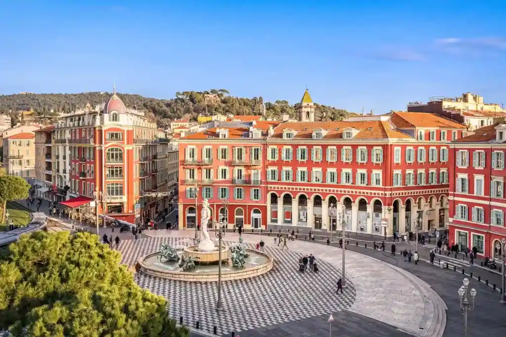 Place Massena à Nice, au coeur de la ville. Un endroit idéal pour investir dans l'immobilier
