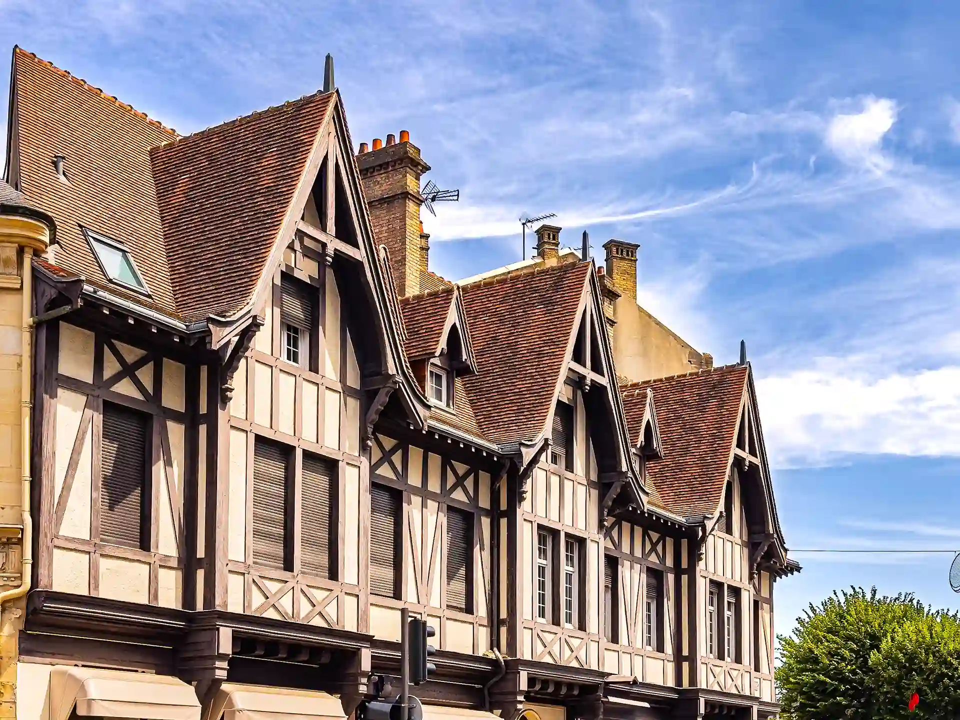 Acheter un logement à Reims en 2026 : l'image montre des façades de vieilles maisons. 