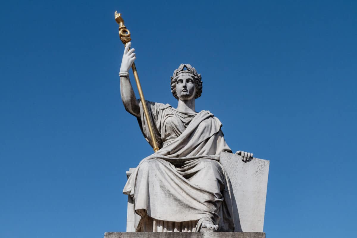 Paris - Statue de la loi Assemblée Nationale