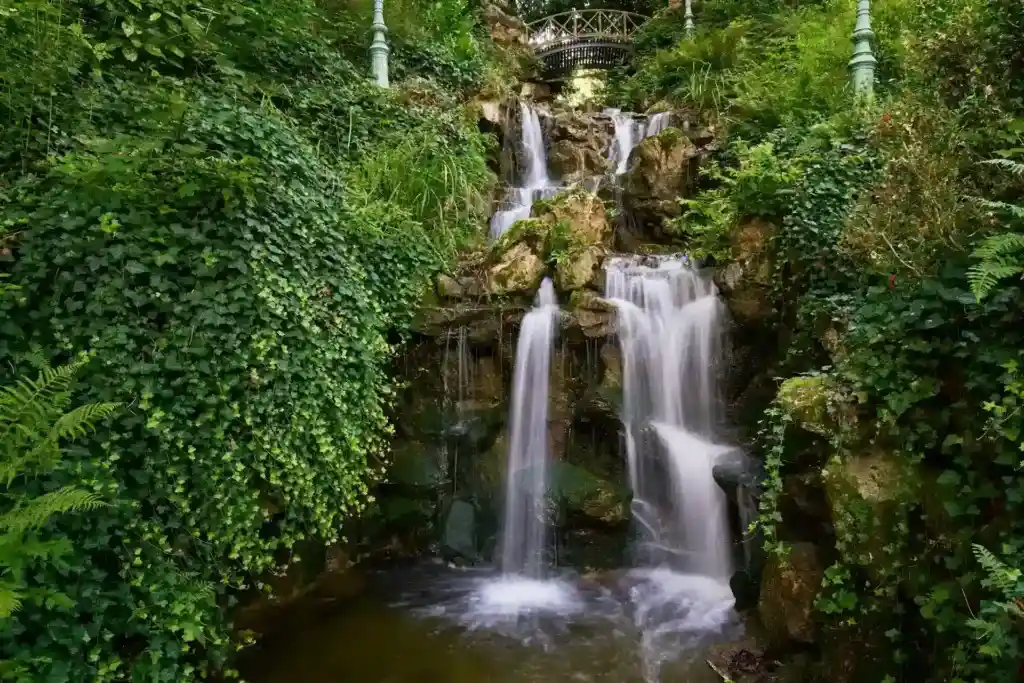 La cascade du Parc du Thabor à Rennes