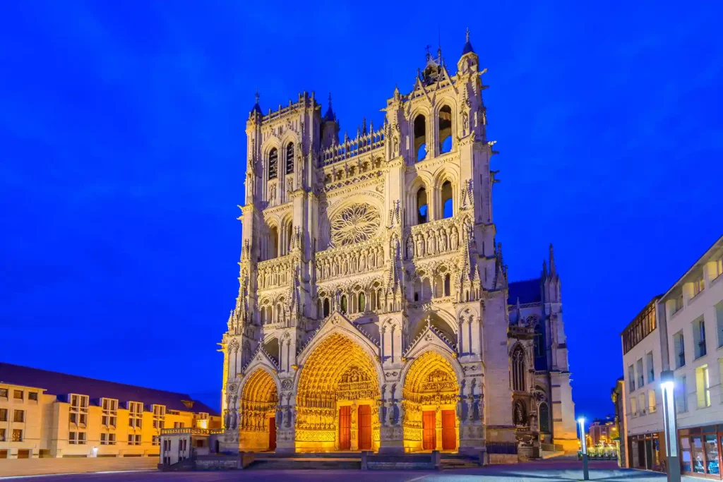 La cathédrale d'Amiens, ville qui a beaucoup à offrir aux investisseurs immobiliers