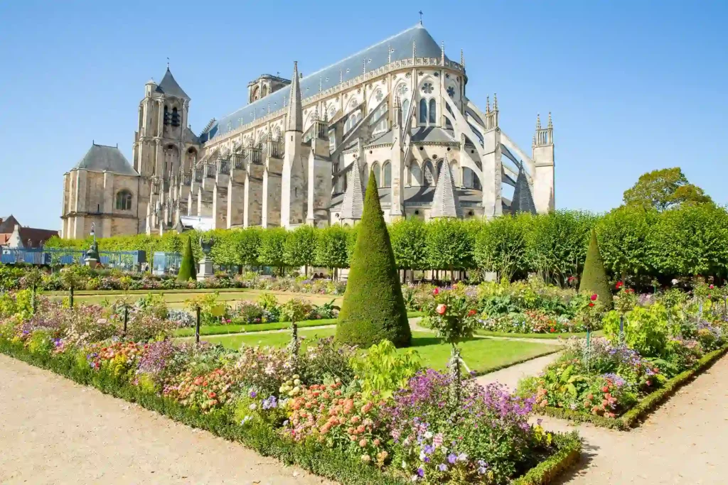 Cathédrale de Bourges, Bourges une ville où il fait bon vivre et investir dans l'immobilier