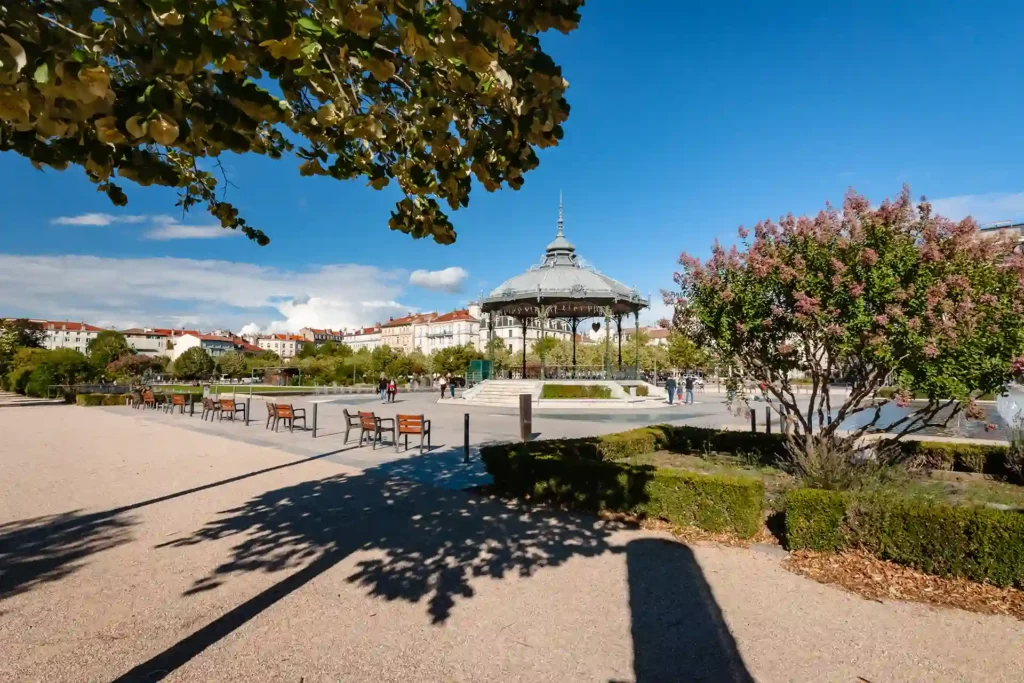 Champs-de-mars à Valence, une ville où l'investissement immobilier présente de nombreux avantages