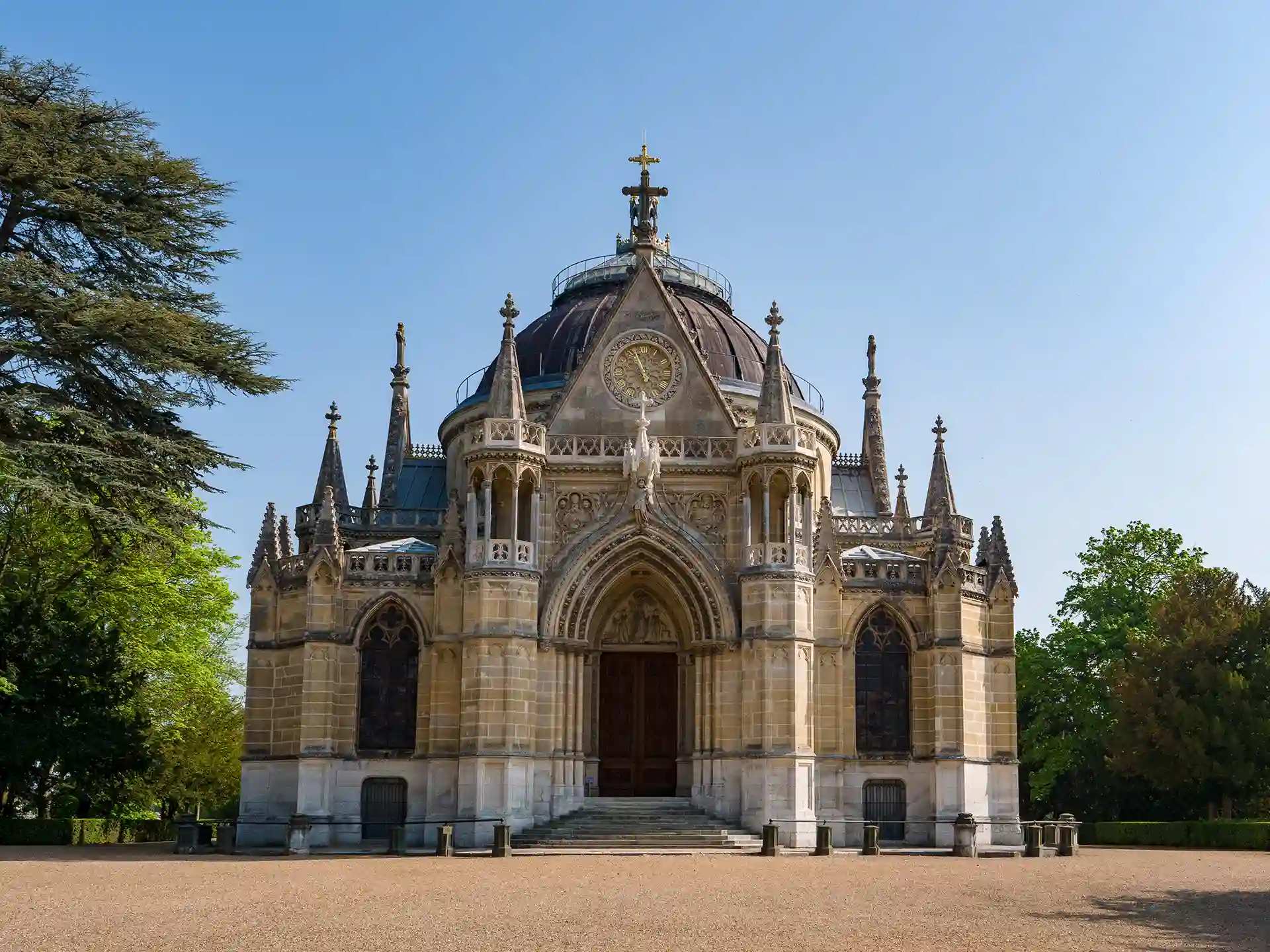 Ymanci ouvre une agence de rachat de crédits à Dreux. Sur l'image, vous pouvez voir la Chapelle Royale