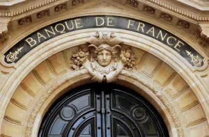 façade de la Banque de France à Paris le lieu de prise de décision sur les taux du crédit