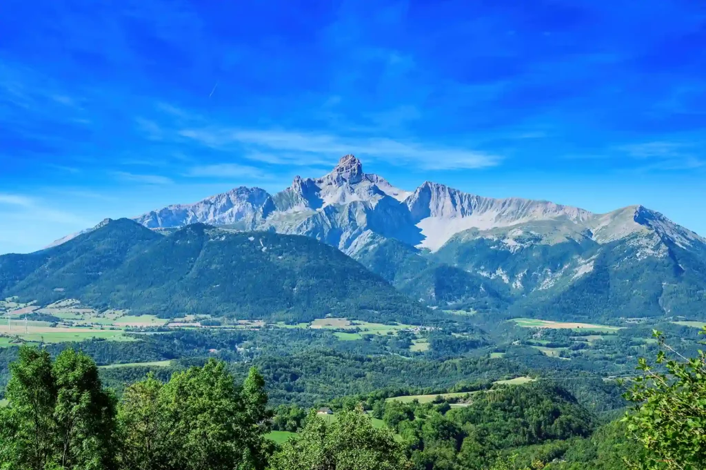 Montagne de la Grande tête de l'Obiou dans l'Isère, n département qui mérite d'y investir