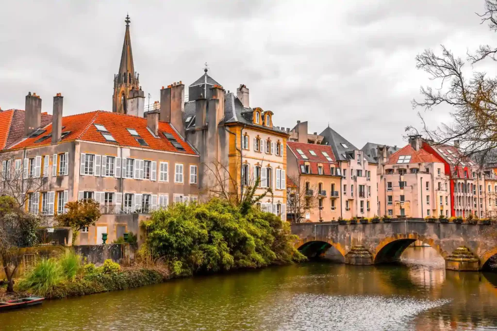 Vue sur la ville de Metz depuis le fleuve