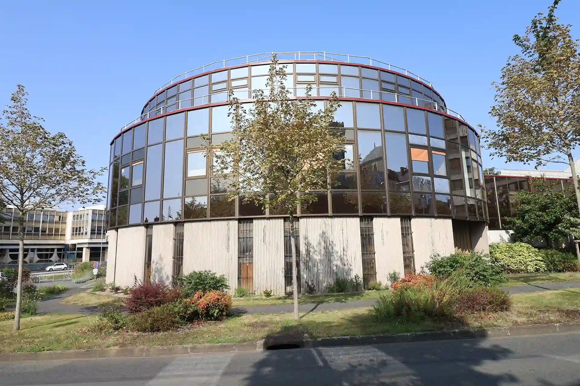 Rachat ou regroupements de crédits à Cholet. L'image montre la mairie de Cholet