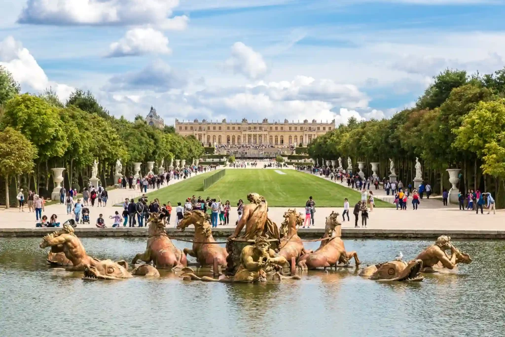 Emblématique château de Versailles, joyau national et fierté des Yvelines, ce département où il fait bon investir dans l'immobilier