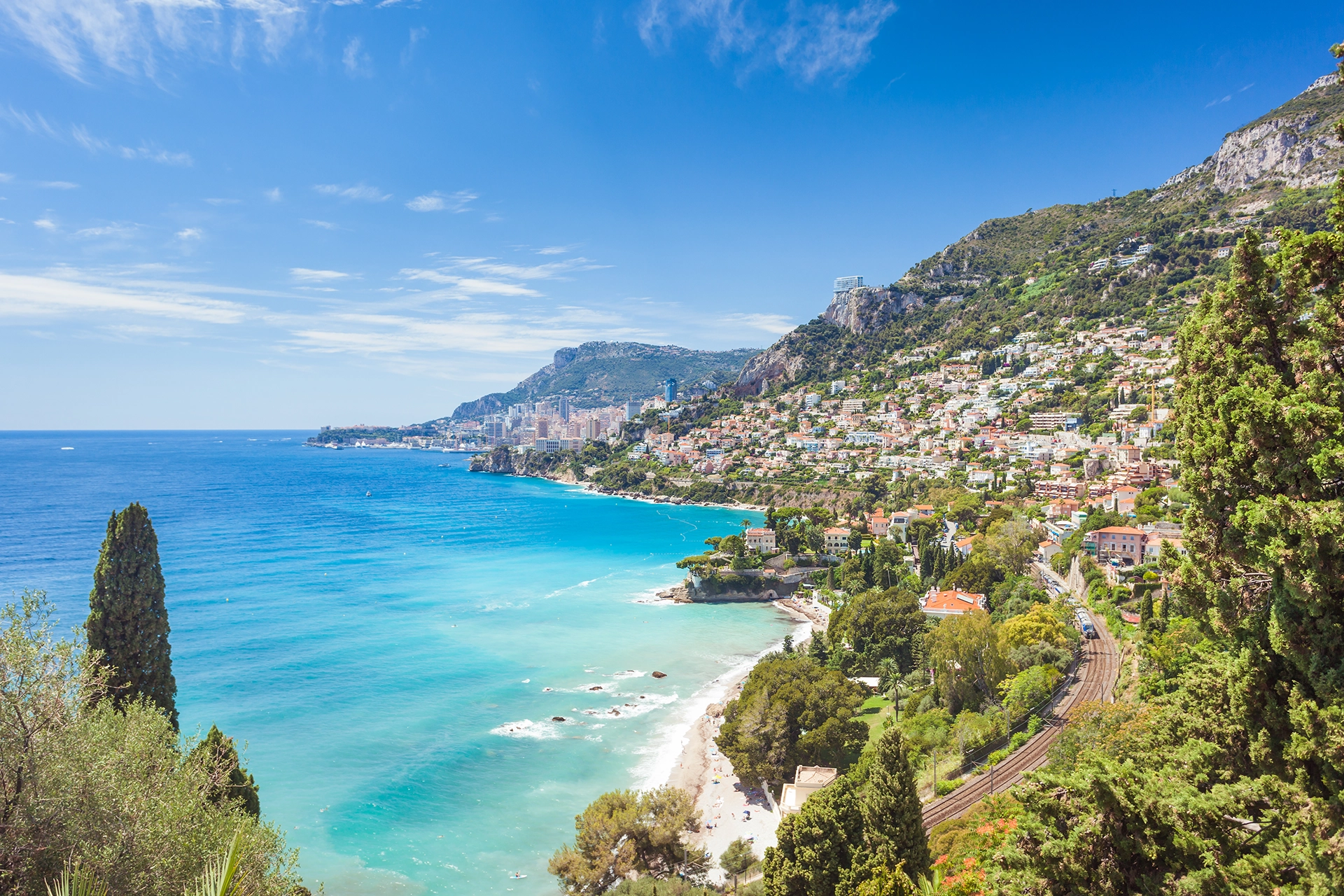 Monaco, depuis Roquebrune-Saint-Martin, sympathique bourgade pour investir dans l'immobilier