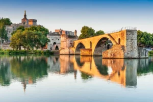 Le pont Saint Benezet ou pont d'Avignon, une ville réellement opportune pour un investissement immobilier