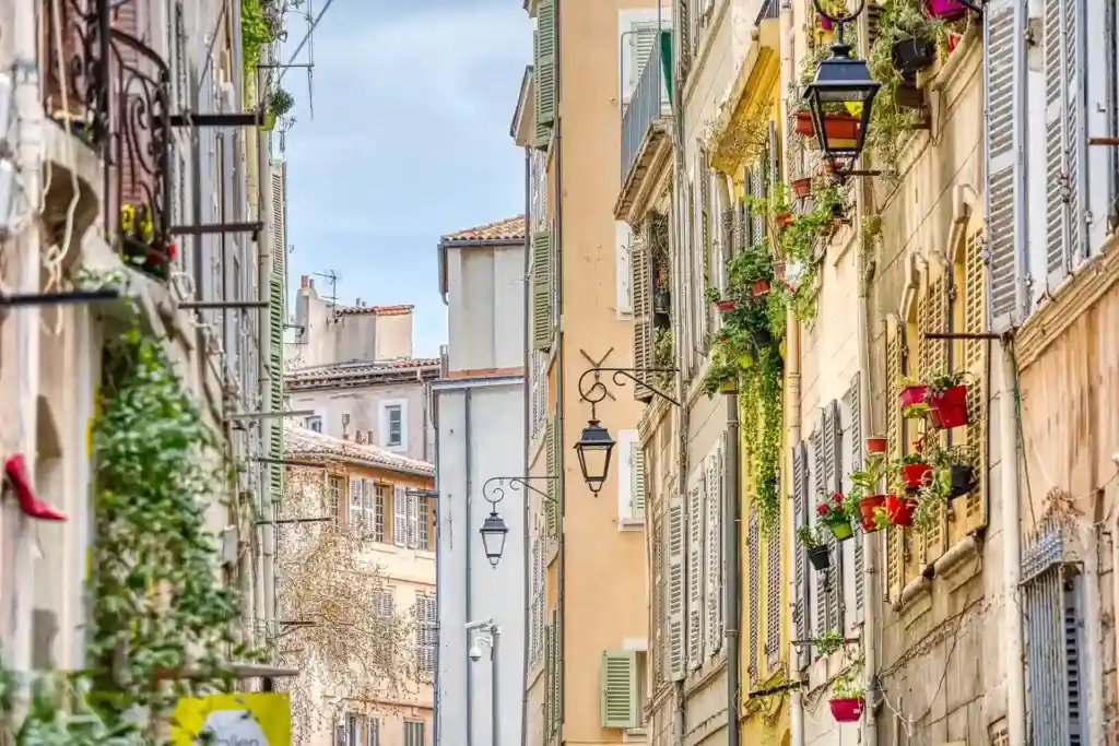 Vue sur la rue du Panier à Marseille.