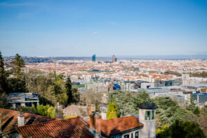 Vue de Lyon depuis Sainte Foy-les-Lyon, située à l'ouest de la grande métropole. Idéal pour un investissement immobilier
