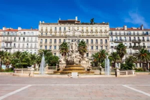 Place de la liberté à Toulon, ville très agréable pour y vivre ou faire un investissement immobilier